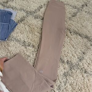 Alo Yoga Taupe Leggings